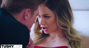 Sevgilisinin abisi Naomi’nin anal açlığını dindiriyor